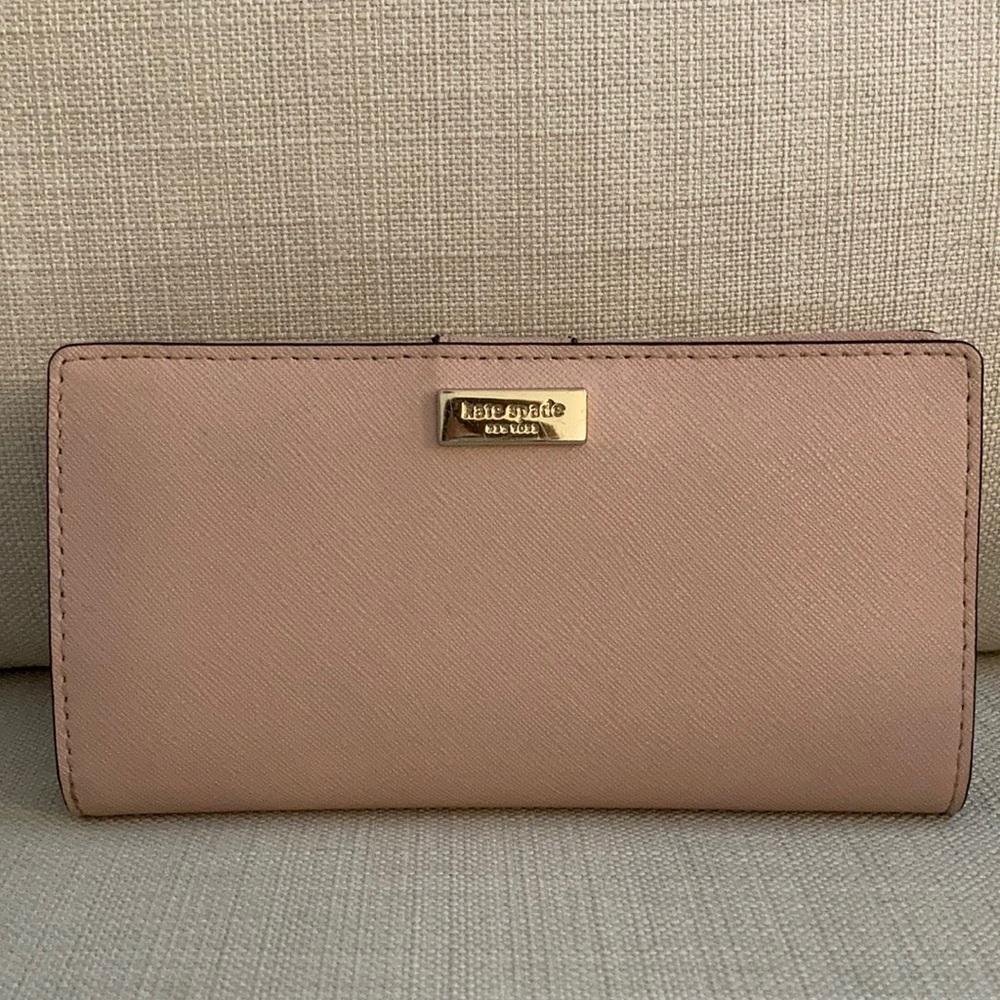 Light pink Kate Spade wallet. Perfect condition
